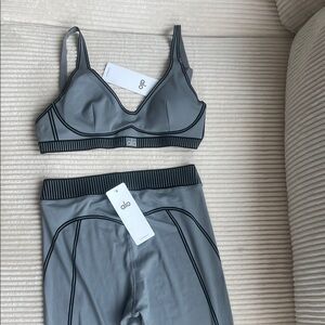 ALO Yoga Charcoal Sports Bra and Leggings Set. Never worn Size Large $100 total